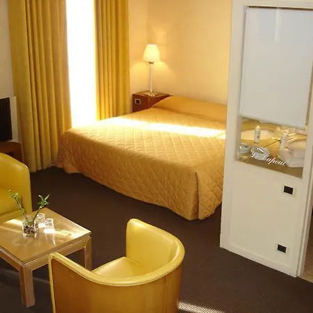 Centre Hotel 3*